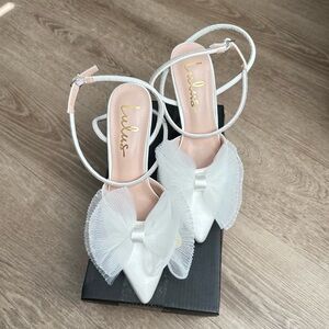 Lulus Lelanee White Satin Rhinestone Bow Ankle Strap Pumps size 5.5